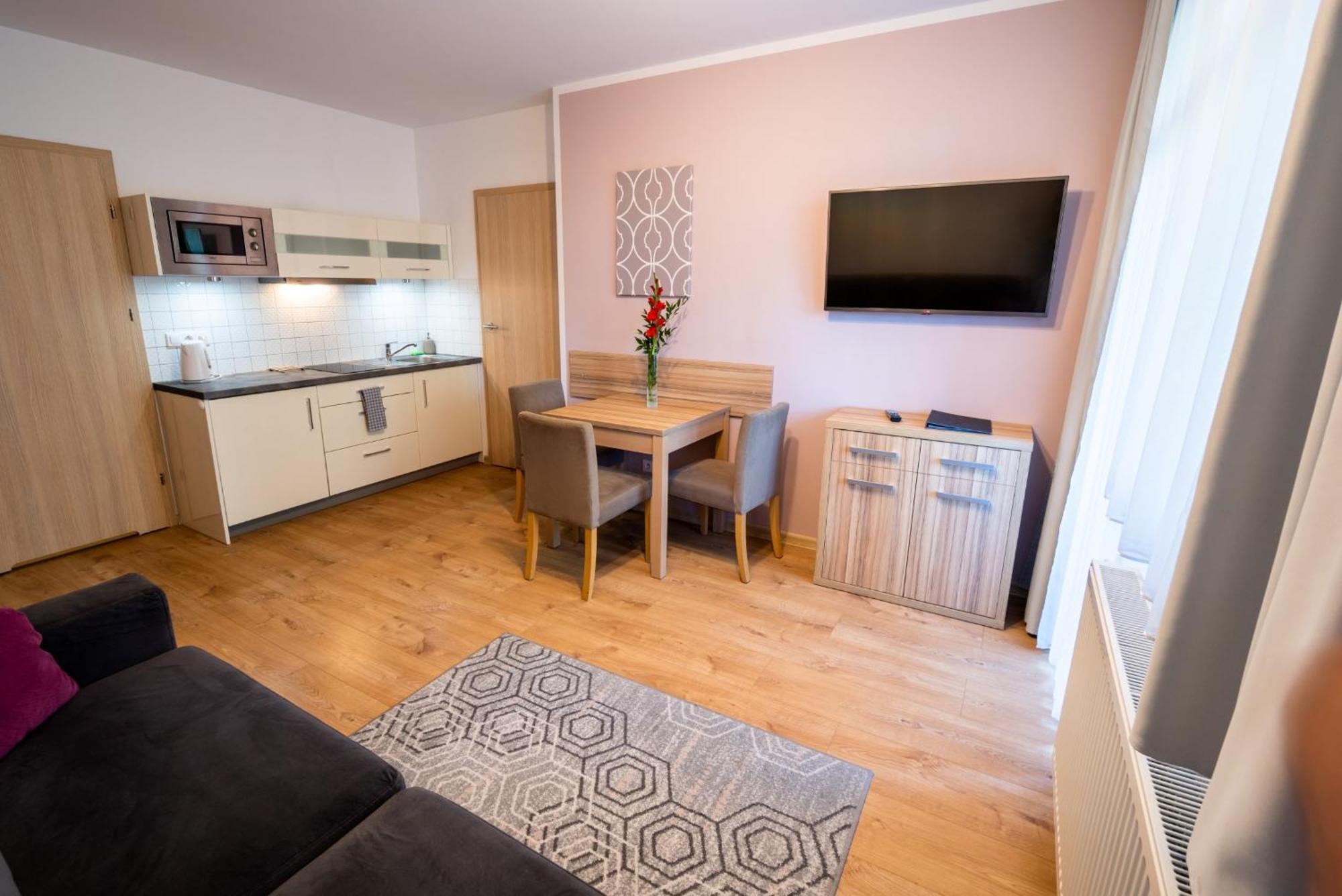 One-Bedroom Apartment,1520919775:JPEG