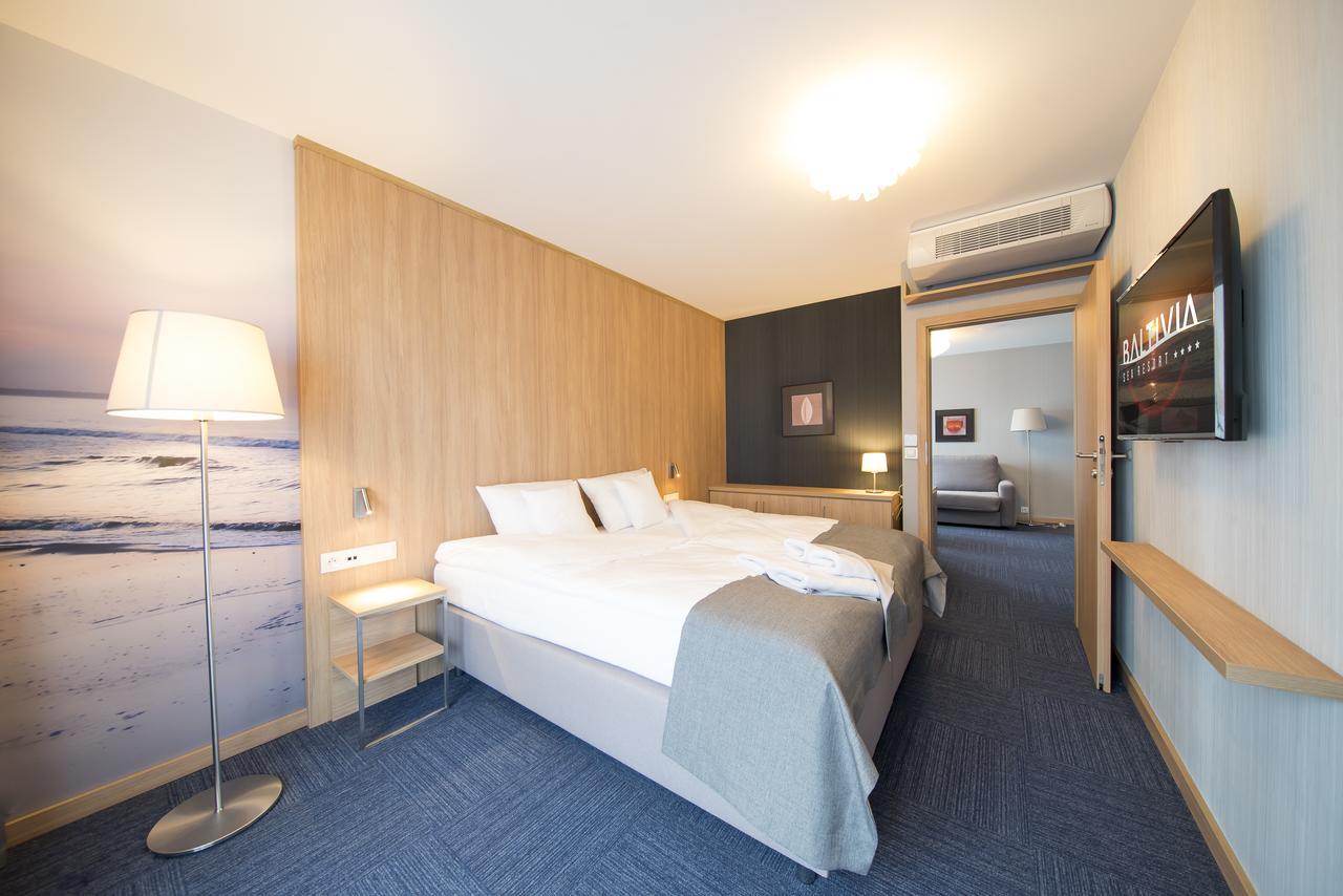 Apartament z bocznym widokiem na morze