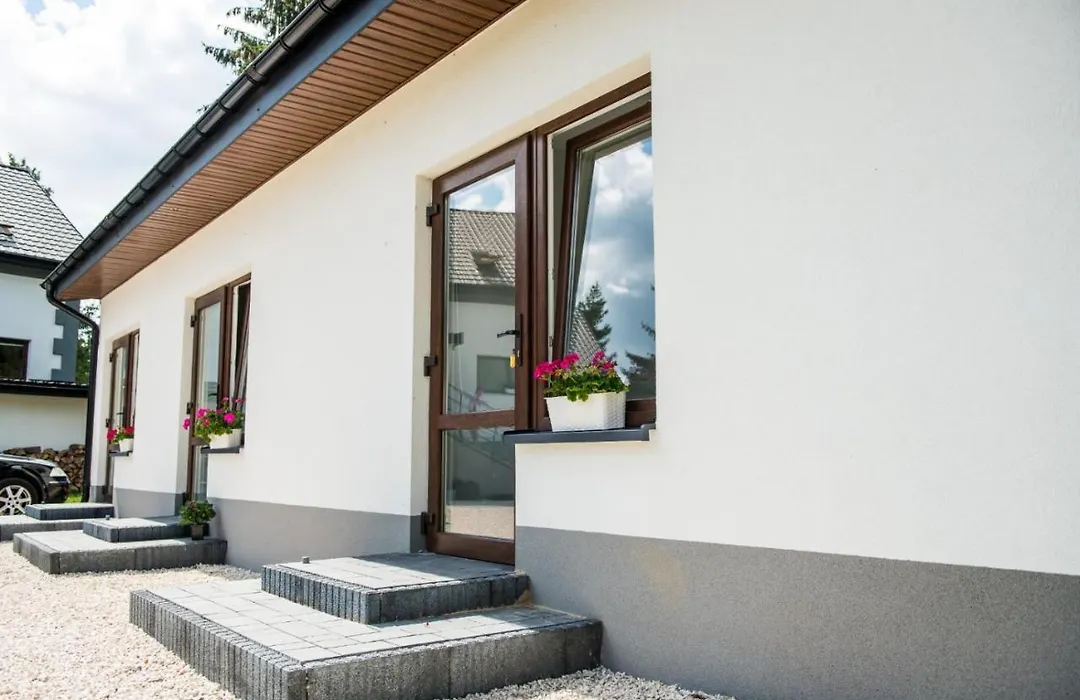 Apartamenty i pokoje „Pod Świerkami”-1