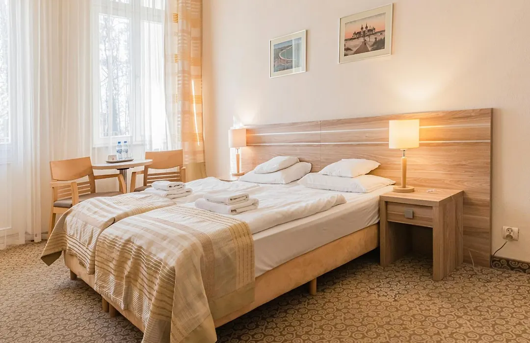 Hotel Cesarskie Ogrody-1