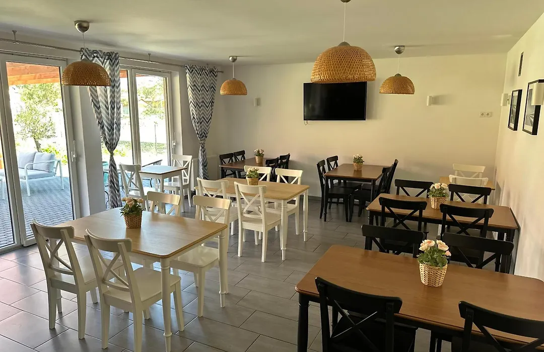 Kameralnie w Jantarze, basen z podgrzewaną wodą-1