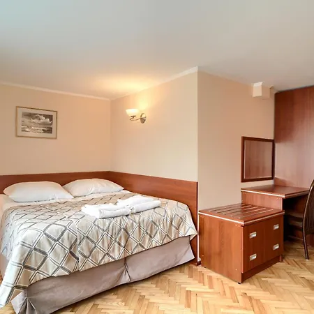 Pensjonat Tadeusz i Apartamenty w Darłówku-3