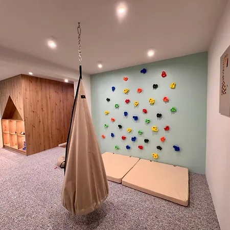 Cyrhla Apartamenty - Sauna, Playroom, Free Parking & Wifi-2