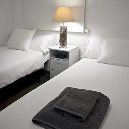 The White Flats Les Corts-3
