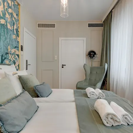Deo Plaza Boutique Apartments By Downtown Apartments-3