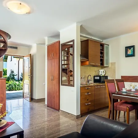 Domki Apartamentowe Fulay-2