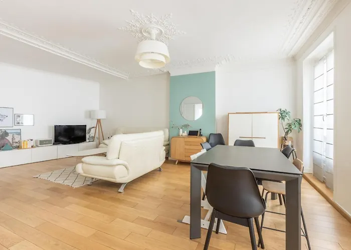 Appartement Place De La Madeleine, Paryż