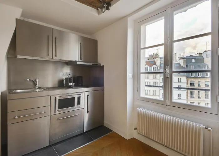 Apartament Cosy & Bright Under The Beams On Place Dauphine Id 319 Paryż
